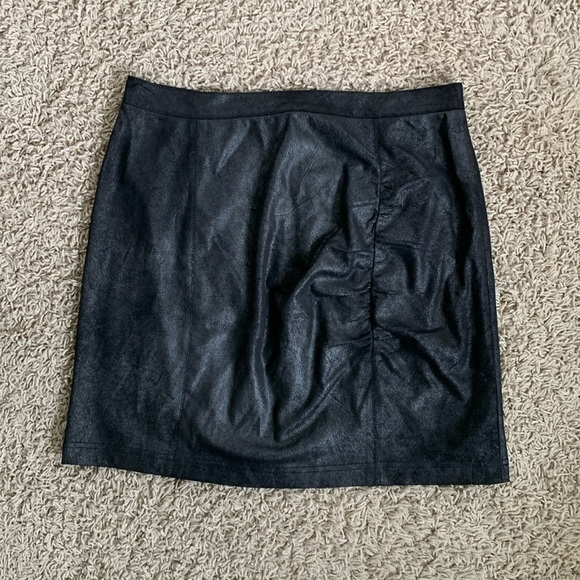 VEGAN LEATHER Free People black size medium straight/pencil mini skirt - Picture 1 of 3